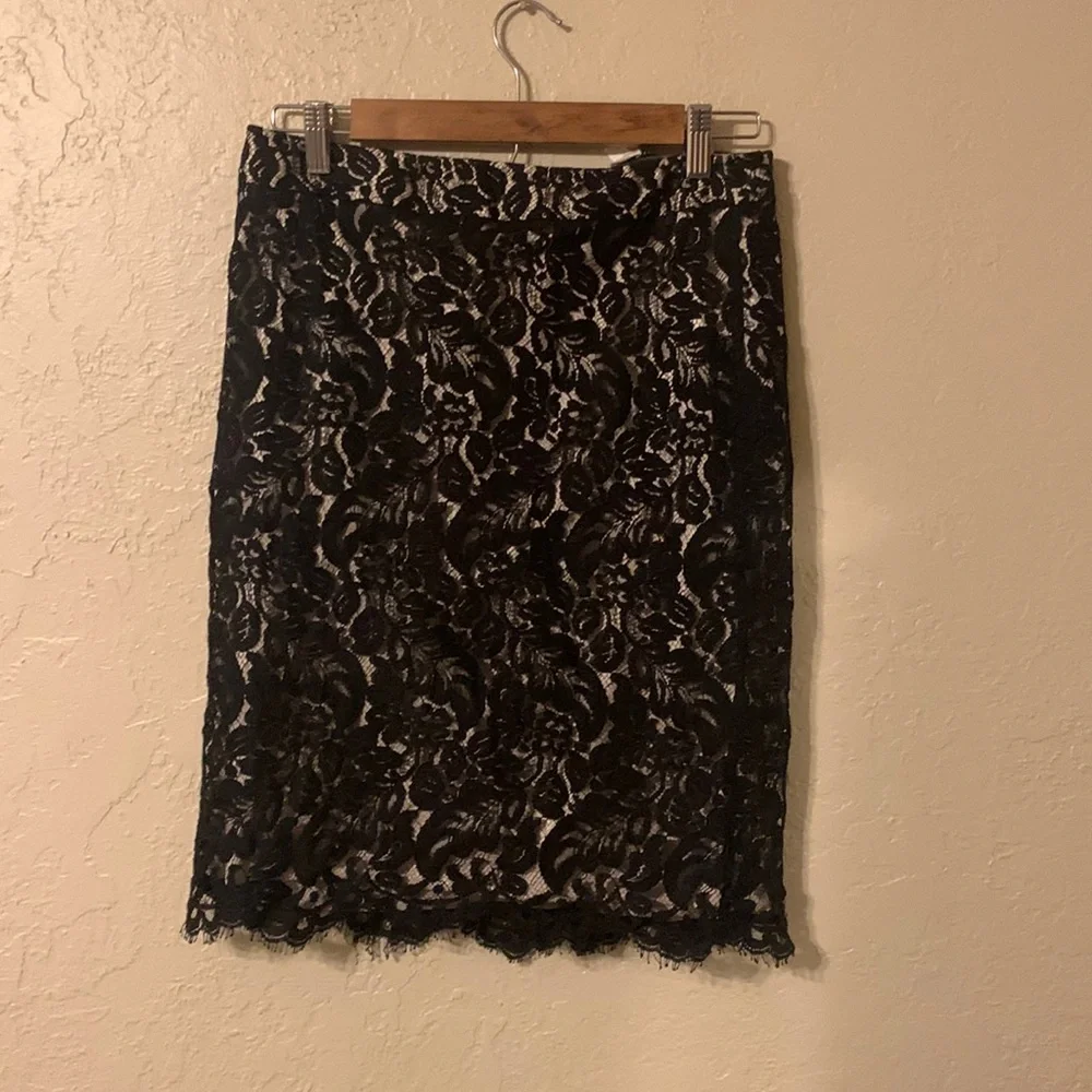 White House, Black Market Lace skirt - Picture 1 of 3